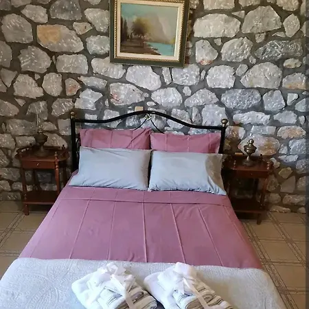 πέτρινο παραδοσιακό της μάνης  *