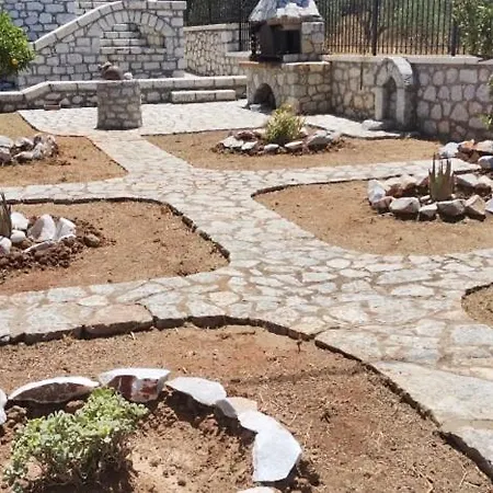 πέτρινο παραδοσιακό της μάνης *