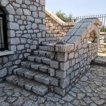 πέτρινο παραδοσιακό της μάνης