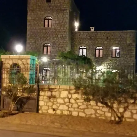 πέτρινο παραδοσιακό της μάνης  *